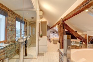 Shower, hair dryer, towels - 346 Suite Merri Rooftop - Superb apartment (Paris 04 Hôtel-de-Ville)