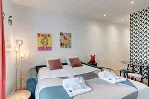 1 bedroom, Internet, bed sheets - 212 Suite Louboutin - Superb Apartment in Paris (Paris 04 Hôtel-de-Ville)
