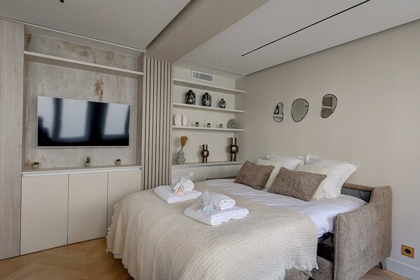 2 bedrooms, iron/ironing board, WiFi, bed sheets