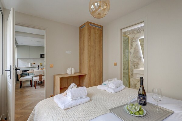 2 bedrooms, iron/ironing board, WiFi, bed sheets - 364 Suite Fondary 2 - Superb apartment in Paris (Paris 15 Vaugirard)