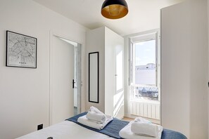 1 chambre, fer et planche à repasser, accès Internet, draps fournis