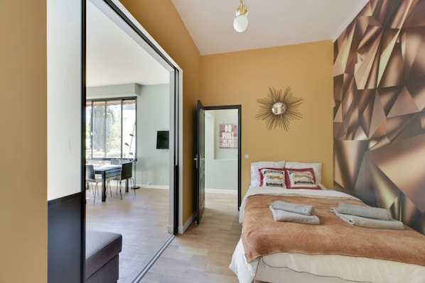 3 chambres, accès à Internet, literie fournie