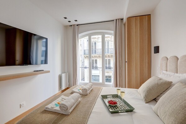 3 bedrooms, iron/ironing board, WiFi, bed sheets - 343 Suite Jad - Superb apartment in Paris (Paris)