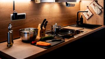 Premium Condo, 2 Bedrooms, Pets Allowed (Rotspitz) | Private kitchen | Full-size fridge, oven, stovetop, dishwasher