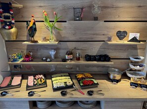 每日供應吃到飽早餐 (每人 EUR18.50)