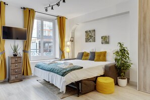3 Schlafzimmer, Schreibtisch, Bügeleisen/Bügelbrett, WLAN
