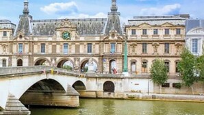 A historic building with a clock tower, arched bridges, and a river. - 215 Suite Esprit Nature - Superb apartment (Paris 02 Bourse)