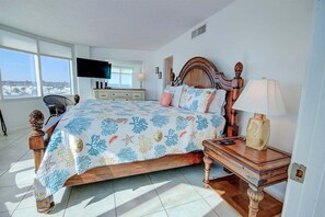 3 habitaciones, tabla de planchar con plancha, internet y ropa de cama