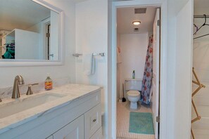 Sèche-cheveux, serviettes fournies