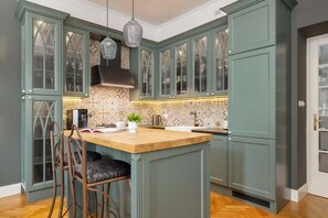 Réfrigérateur, four, plaque de cuisson, lave-vaisselle