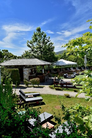 Bar junto a la piscina