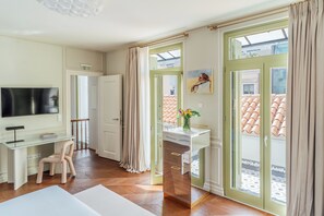 Superior tweepersoonskamer | Een kluis op de kamer, verduisterende gordijnen, geluiddichte muren