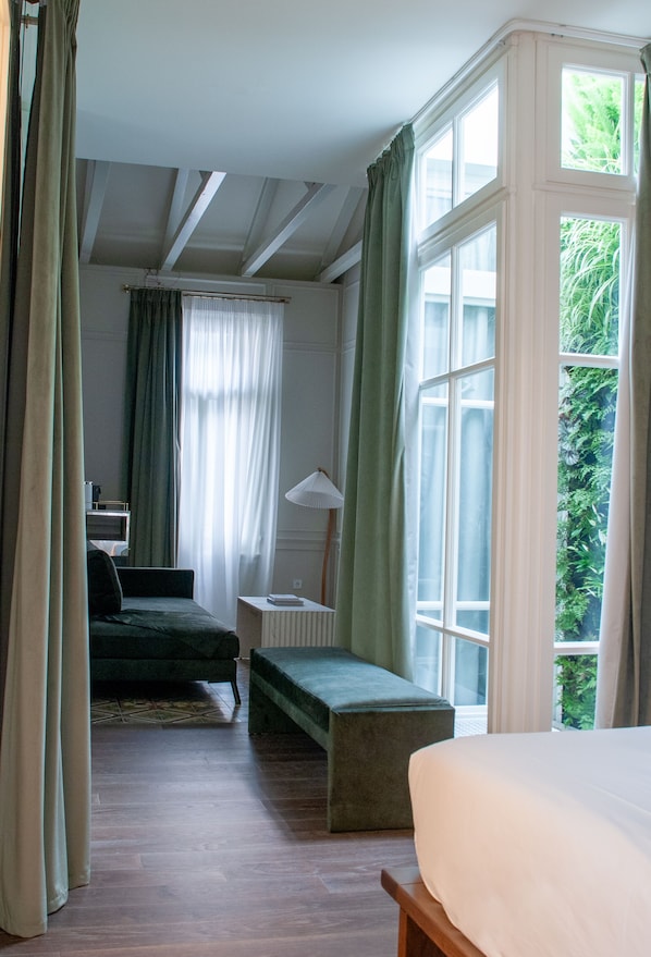 Deluxe Suite | Living area