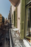 Junior Suite with Balcony | 발코니