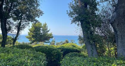 Terraced house with direct access to the beach