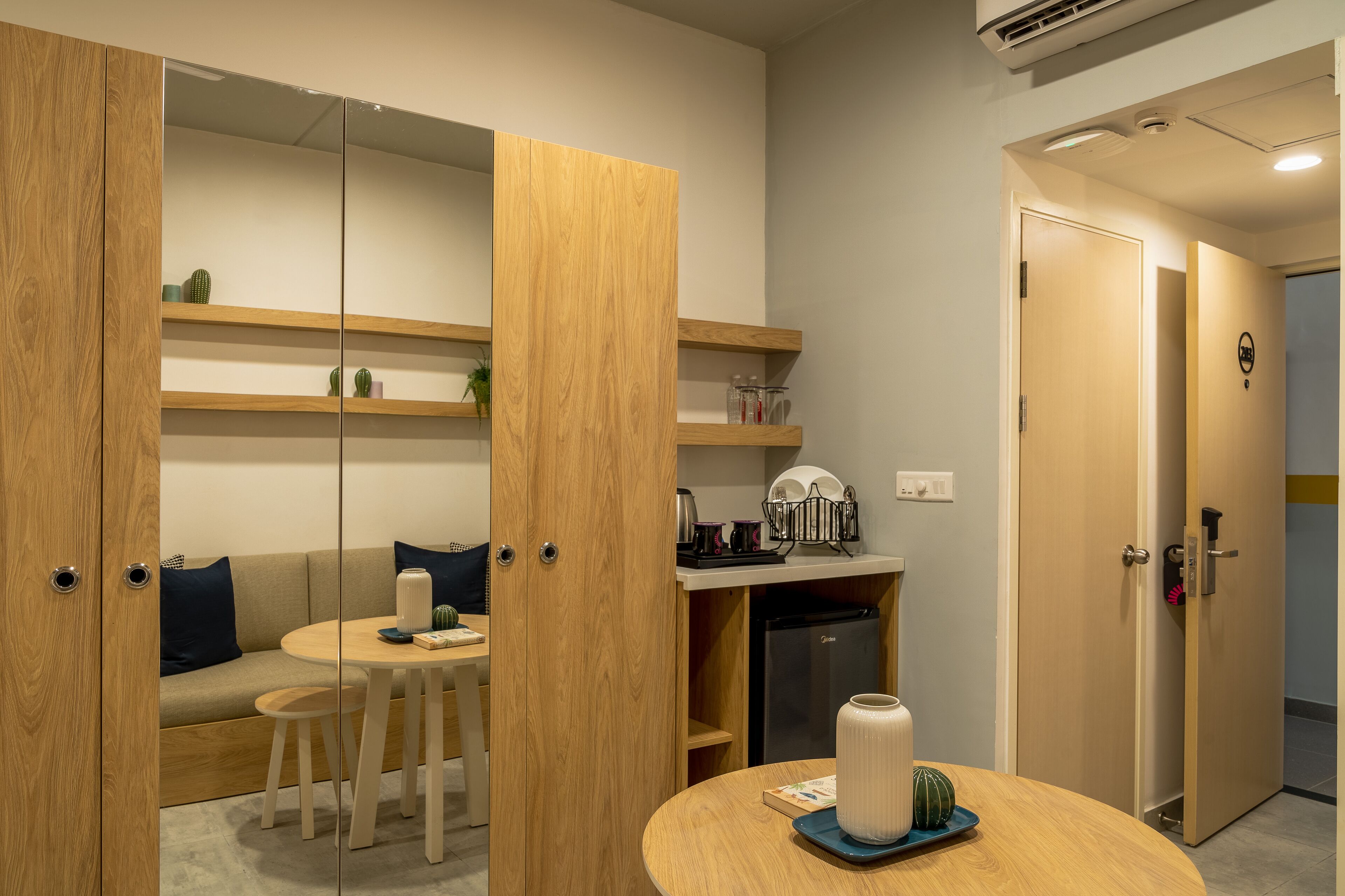 Deluxe Double Room | Ruang tamu | TV 42 inci dengan digital 