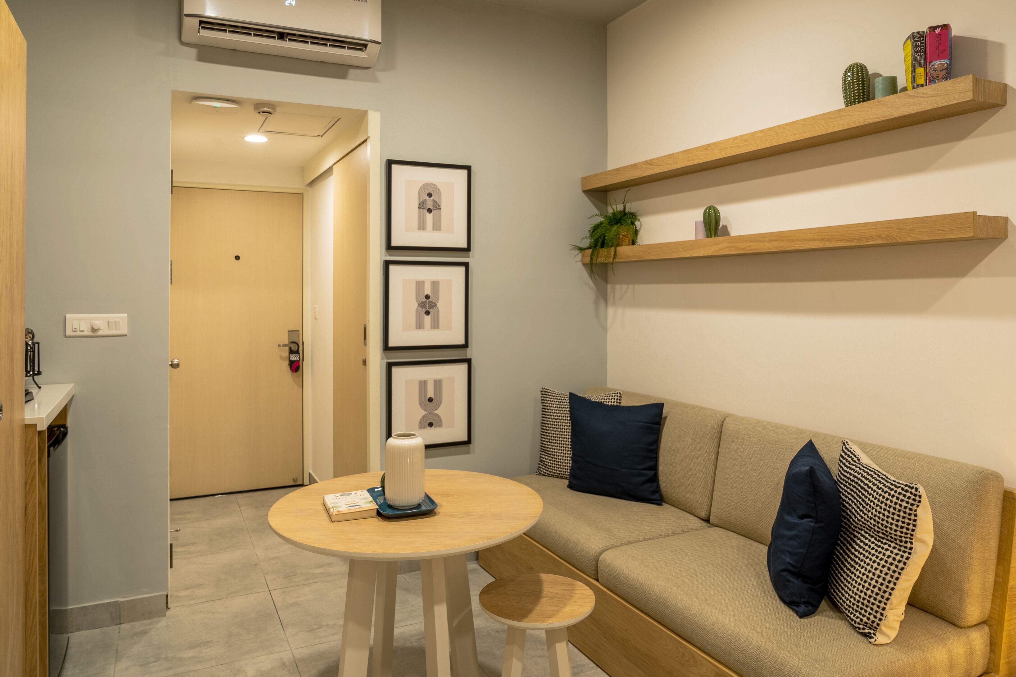 Deluxe Double Room | Ruang tamu | TV 42 inci dengan digital 