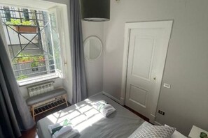 2 makuuhuonetta, työpöytä, äänieristys, Wi-Fi
