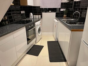 Leilighet | Eget kjøkken | Kjøleskap, mikrobølgeovn, ovn og kokeplater