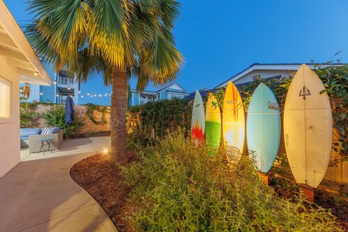 Walk to Beach - Private Yard - Pet Friendly