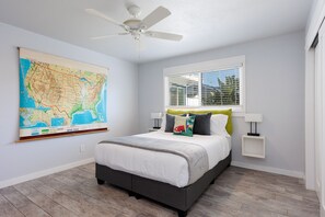 2 bedrooms, iron/ironing board, free WiFi, bed sheets - Charming Bungalow - Walk to Beach - Pet Friendly (Carlsbad)