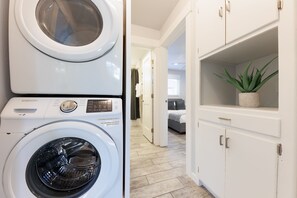 Interior - Charming Bungalow - Walk to Beach - Pet Friendly (Carlsbad)