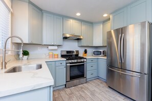 Fridge, microwave, oven, stovetop - Charming Bungalow - Walk to Beach - Pet Friendly (Carlsbad)