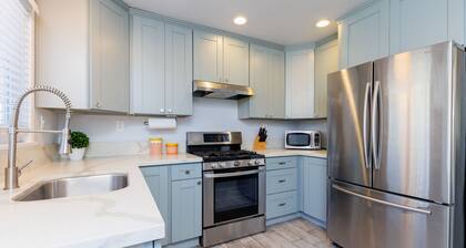 Charming Bungalow - Walk to Beach - Pet Friendly