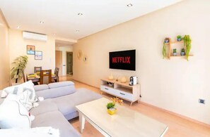 Living area - Waterfront Apartment - Private Garden - Golf & WiFi (Marrakech)