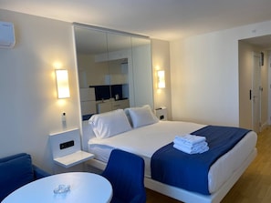 1 slaapkamer, een strijkplank/strijkijzer, wifi, beddengoed