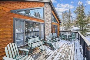 Outdoor dining - Experience Mountain Living at Wildwood Peaks with a Private Hot Tub and Private Ski Shuttle. (Breckenridge)
