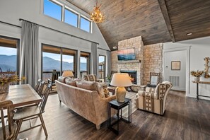 Smart-TV, Kamin, Videospiele