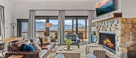 Een smart-tv en een open haard