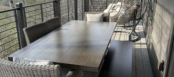 New cabin/chalet with amentities in Sevierville. Just 5 minutes from Wilderness.