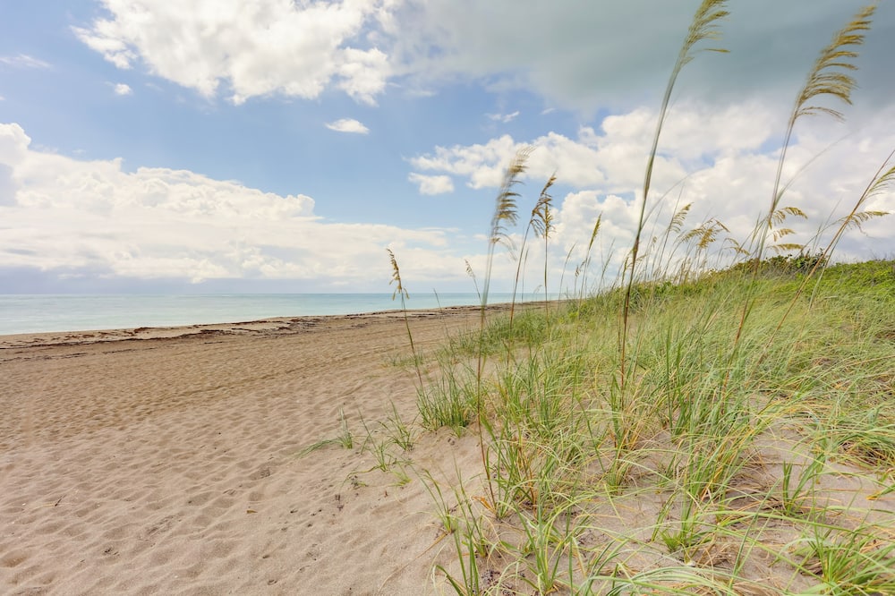 Idyllic Fort Pierce Retreat - Walk to Beach! - Fort Pierce South, FL