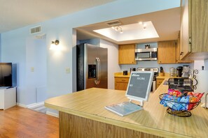 Apartment (1 Bedroom) | Interior - Idyllic Fort Pierce Retreat - Walk to Beach! (Fort Pierce)