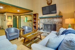 TV, fireplace, books - Gatlinburg Cabin Rental: 3 Mi to Downtown (Gatlinburg)