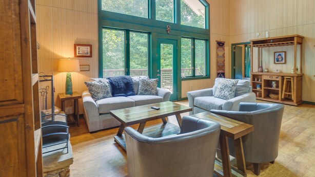 Interior - Gatlinburg Cabin Rental: 3 Mi to Downtown (Gatlinburg)