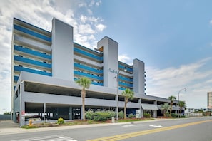 Interior - Coastal Condo w/ Balcony in North Myrtle Beach! (North Myrtle Beach)