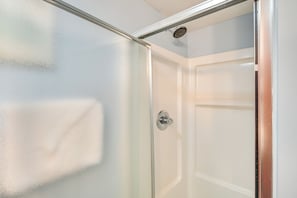 Interior - Coastal Condo w/ Balcony in North Myrtle Beach! (North Myrtle Beach)
