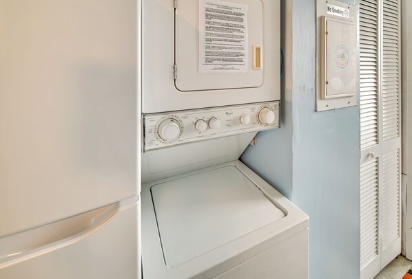 Interior - Coastal Condo w/ Balcony in North Myrtle Beach! (North Myrtle Beach)