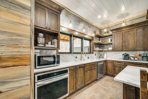 House (6 Bedrooms) | Interior - Grand Broken Bow Cabin w/ Hot Tub & Spacious Deck! (Broken Bow)