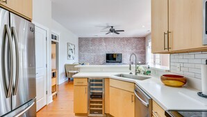 Unclassified image, 2 of 28, button - Dwtn Wilmington Condo: Near Live Oak Amphitheater! (Wilmington)