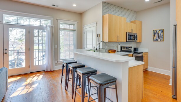 Unclassified image, 1 of 28, button - Dwtn Wilmington Condo: Near Live Oak Amphitheater! (Wilmington)