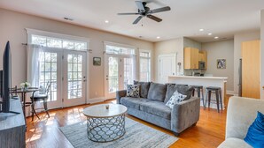 Unclassified image, 3 of 28, button - Dwtn Wilmington Condo: Near Live Oak Amphitheater! (Wilmington)