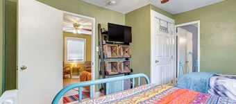 New Mexico Cottage: Hot Springs Fed Tub On-site