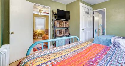 New Mexico Cottage: Hot Springs Fed Tub On-site