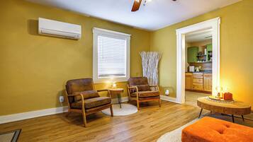 Cottage (2 Bedrooms) | Interior