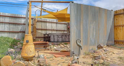 New Mexico Cottage: Hot Tub On-site