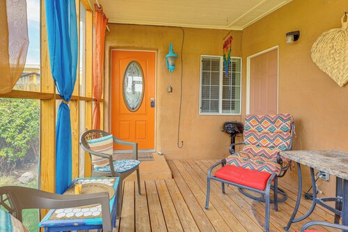 New Mexico Cottage: Hot Tub On-site